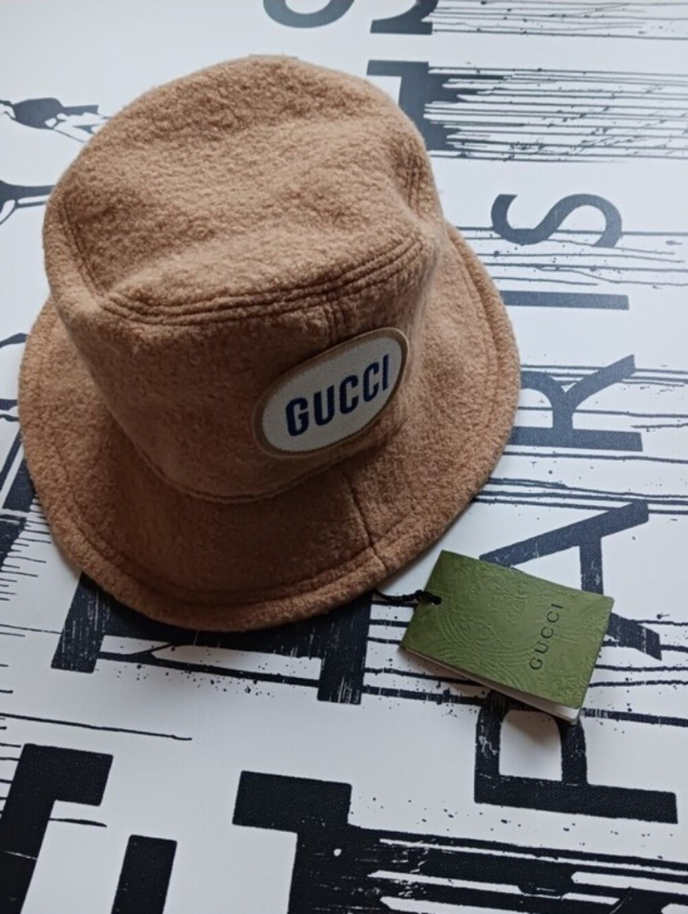 NWT GUCCI Brian Bob Bucket Hat Size M